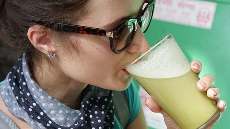 drinking-sugarcane-juice